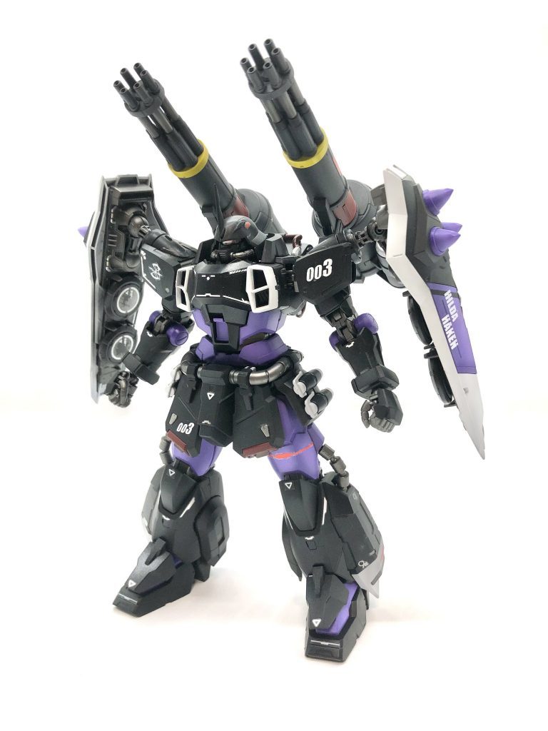 ヒルダ機のザクファントム。前から切り込む役目のためスラッシュウィザードを装備。ドムトルーパーと共通のナンバーはハイキューパーツの自作用デカールから作りました。