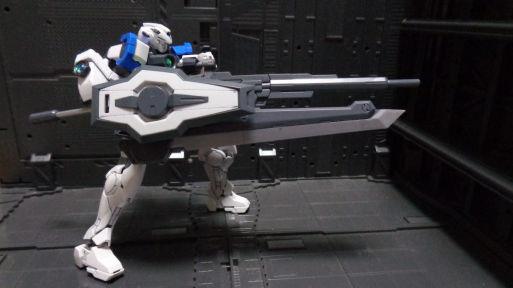 銃形態GNスナイパーライフルⅡでの長距離射撃が可能。