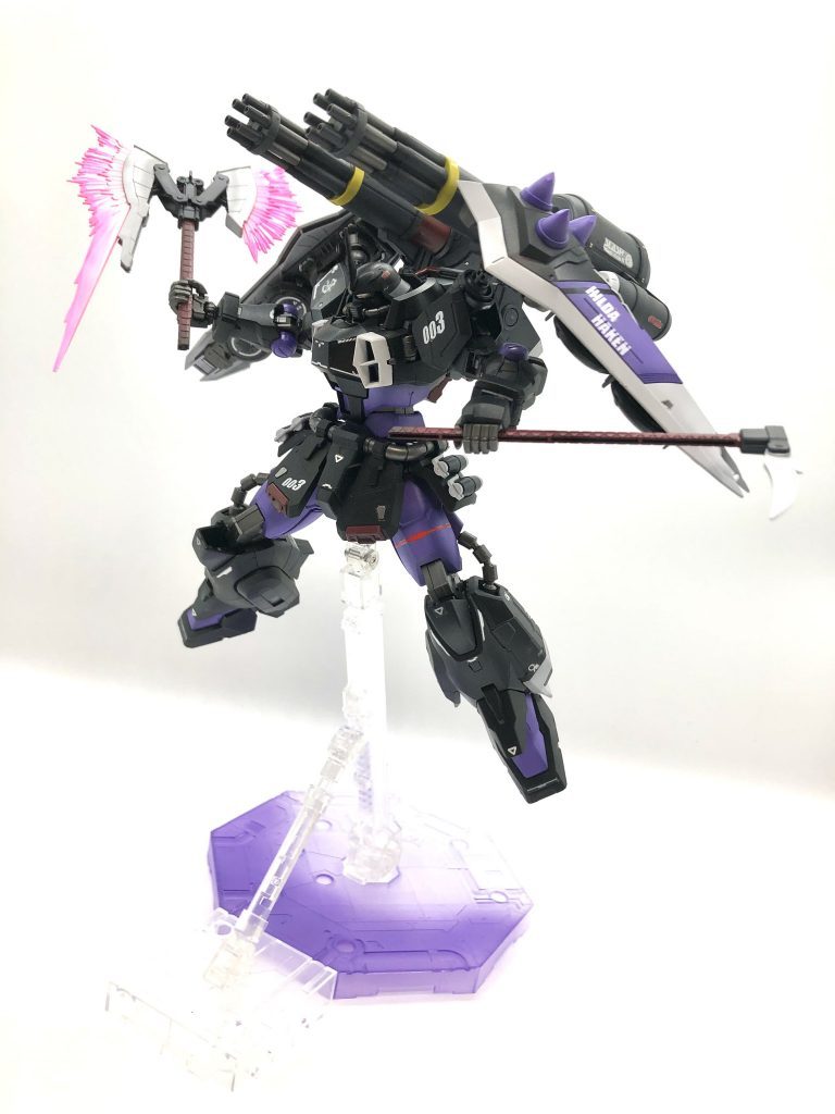 ビームアックスの柄が2本付いてたので片方を折った状態で戦う用にしてみました。長物な上、狙ってやられたら折られそうに感じたので、臨機応変に対応してみてもいいかな？と思いました。