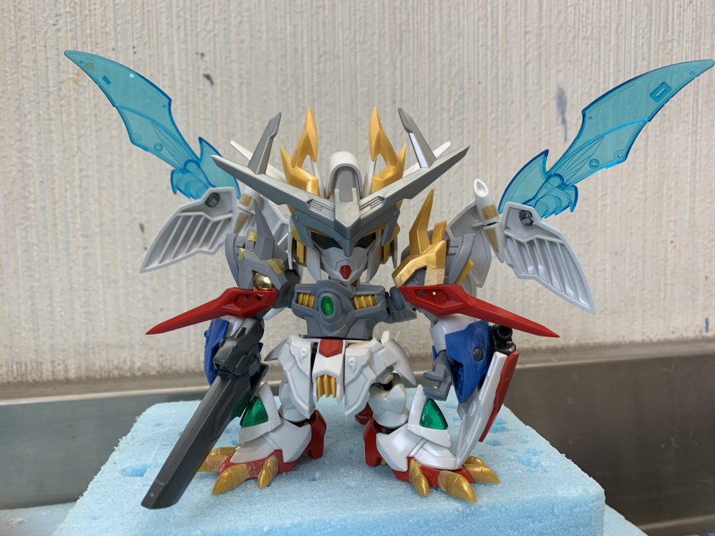 基本はレギルスにパーツを足していく方式。隙間や肉抜き、サイズ変更などにパテを使いました。