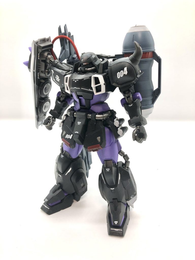 ヘルベルト機ザクウォーリア。ヒルダ達とのフォーメーションを考慮した結果、シールドを右肩に装備している。