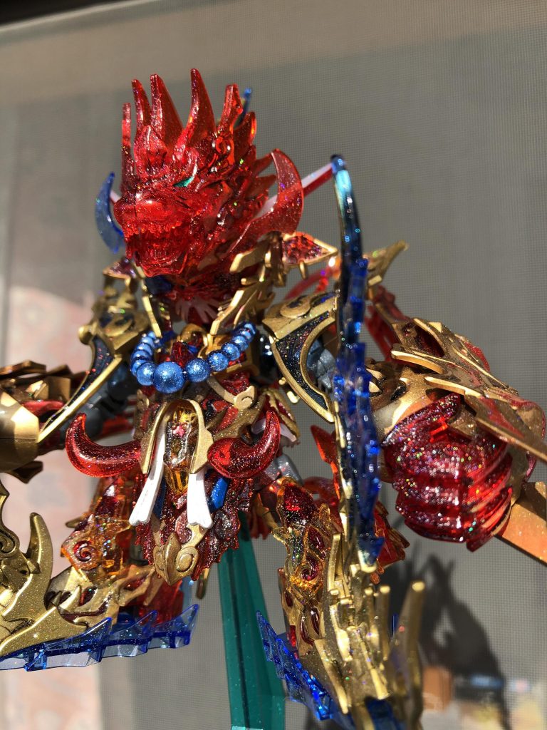 外で自然光で撮影、ユニコーンパウダーがキラキラとラメラメにラメりまくってます😄