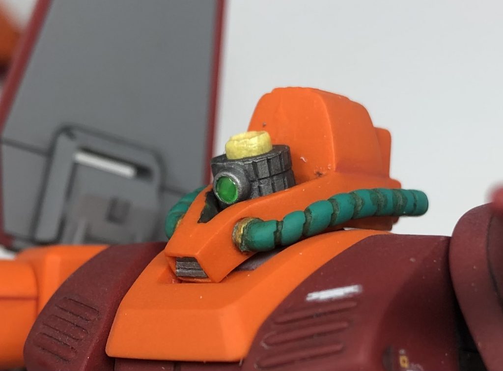 モノアイの可動化はエバーグリーンのプラパイプ、スリット入りプラ板を使い、レンズ部分はWAVEさんのバーニアパーツ、Hアイズ、HiQパーツさんの丸くカット済みメタルシールを使いました。結構簡単に可動化出来るのでお薦めです。