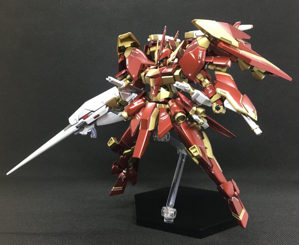 【カラーリング】メインカラーは赤と金のメタリックカラー仕上げ。赤に関しては、異なる2色を用いて塗装してあります。