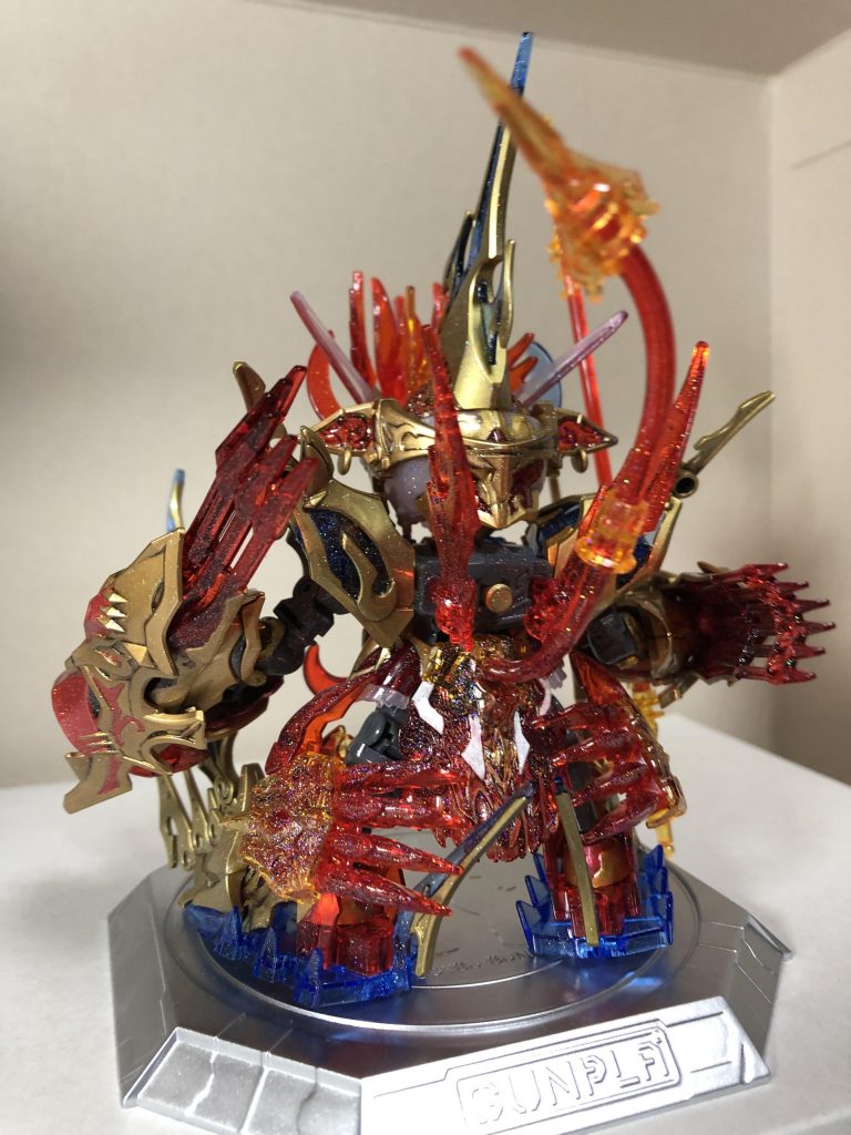 後はこんな感じです。説明書では沙悟浄シルエットの右肩につけるＫ４の部品を背中の真ん中の穴に挿入してアクセントにしてあります。余剰部品無し❗️気持ちがいいです😄