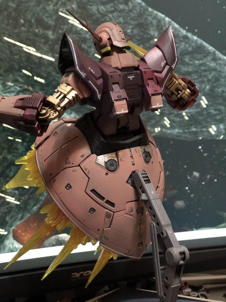 後ろです