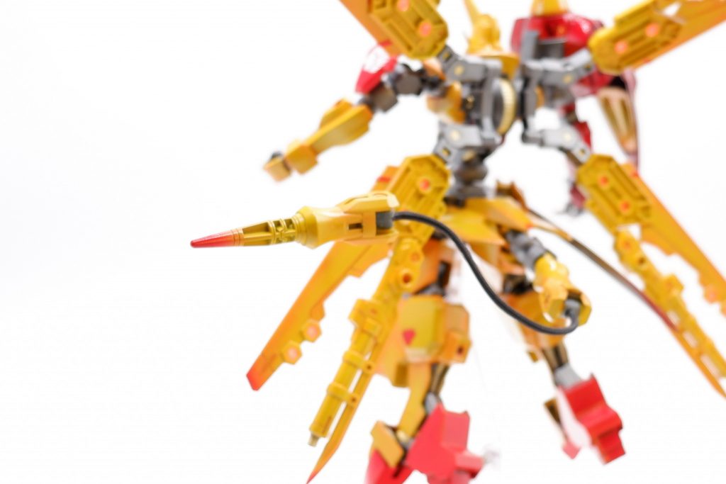 ・スコーピオテイルパズズの蠍の尻尾をモチーフとした武装部分でワイヤーで自分の意思で遠くまで飛ばして相手を貫くことができる