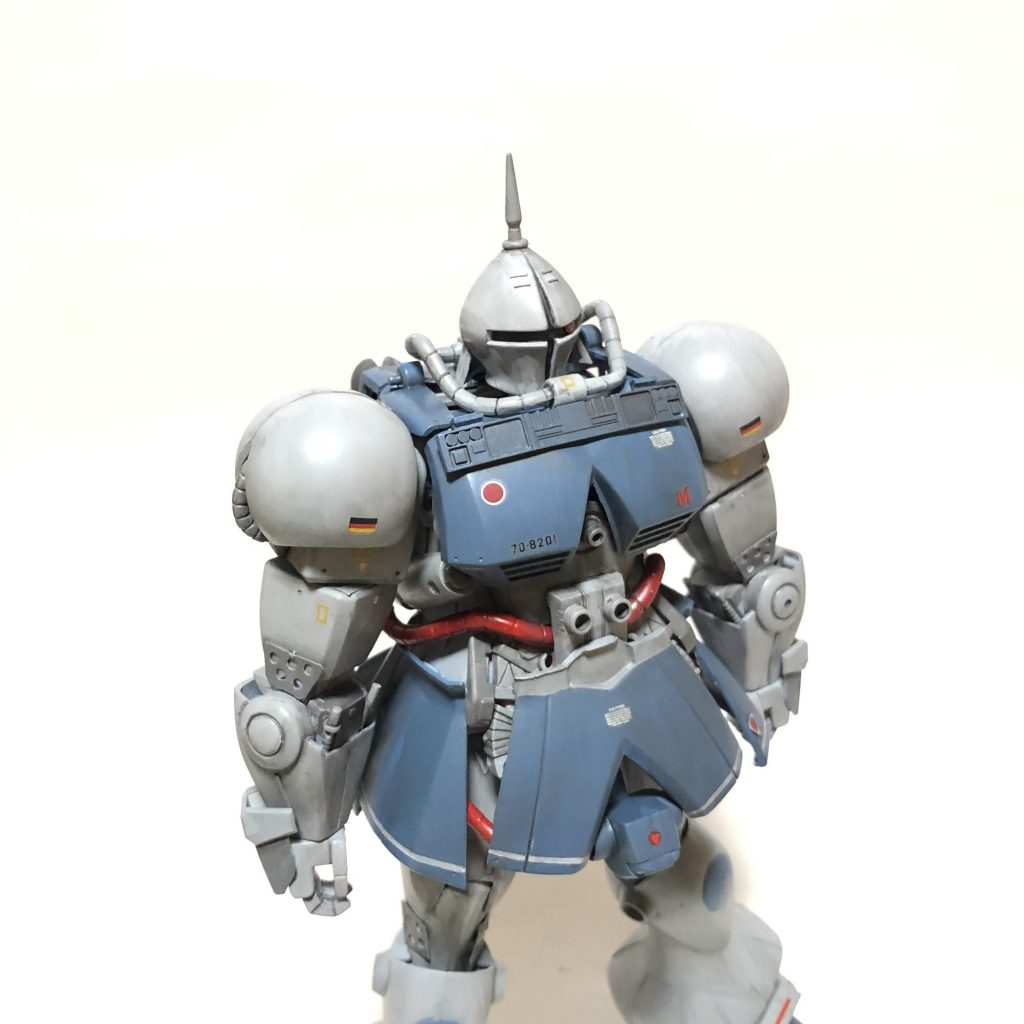 upジオン系MSによくみられる動力パイプが随所にみられる。