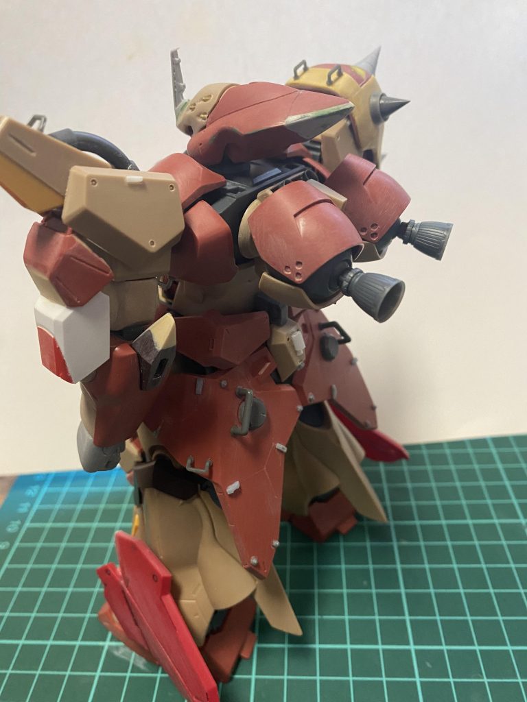 ランドセルバーニア変更、肩装甲大型化、腰後ろにビームライフ取り付けて用部品追加