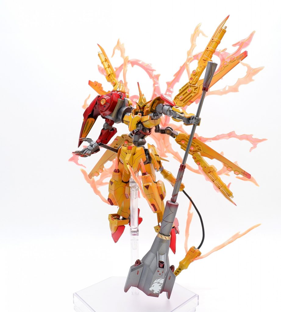 ―熱風展開―ー熱風展開ー カミキバーニングに付属する炎エフェクトを使用して熱風の魔王として風格を出してみましたバトルアームズアームには拡張性のため3mmの穴が多いのですが、その穴を埋めるために炎エフェクトのランナーをつめてクリアーのオレンジパーツとしています