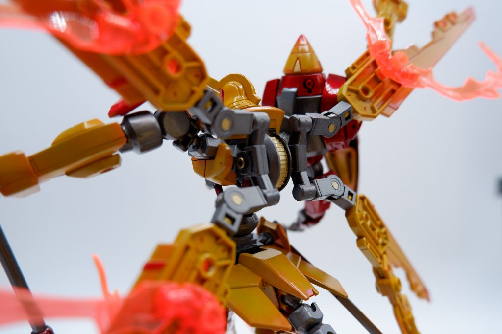 ・個人的お気に入り改造ポイントもちろん右腕も大胆につけることができて好きなのですが、翼を付け方を悩んでいたのですがいい感じのパーツを見つけて複雑な改造をせずきれいにつけらました