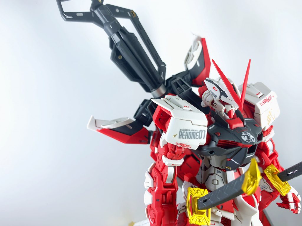 続いてMGになります、ガンダムアストレイレッドフレーム改です。 この作品は素組みに部分塗装、スミ入れ、つや消しで仕上げています。MG初作品でキットの出来に感動しました。