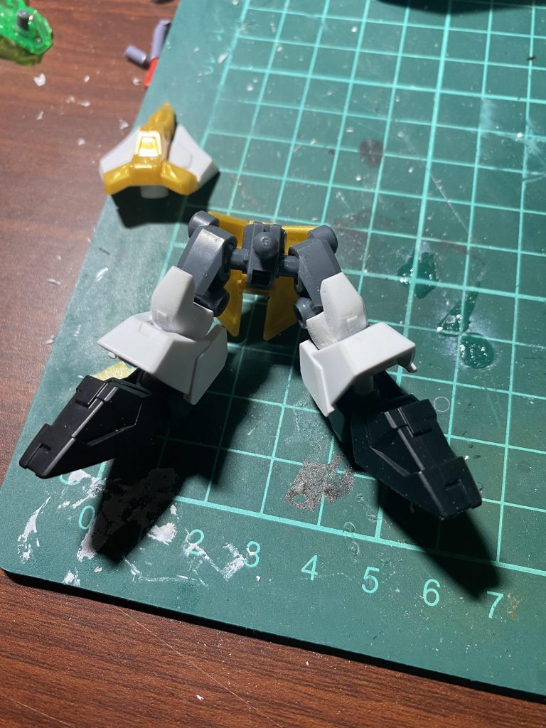 なかなか硬化しなかったり気泡だらけだったりでしたがとりあえず形を出しました。