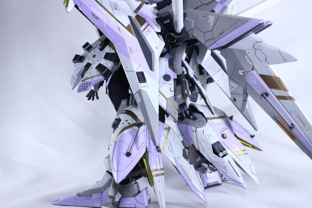 なんせ面がデカいので、市販モールドも使用しコントラストアップ。聖櫃な感じにしたかったけど上手くいったかな🤔スチールボール、メタルモールドも多用。