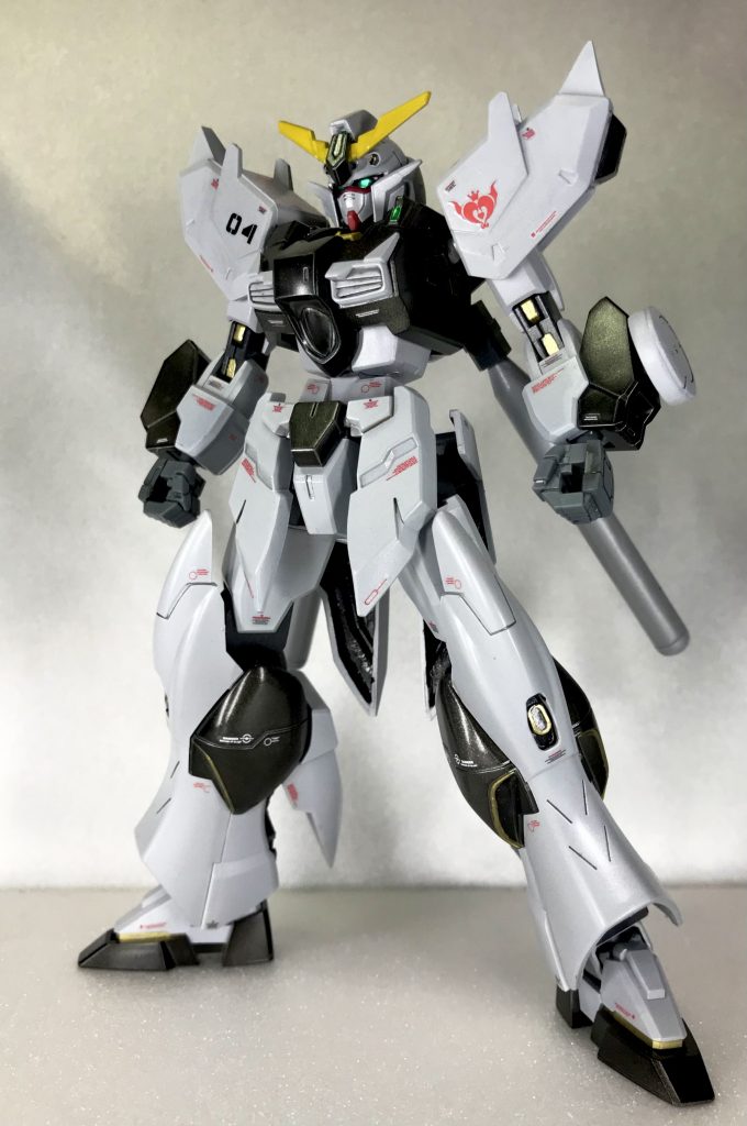 フィンファンネルやショットランサーを外した状態です😊肩と腕が大きいのに二の腕がヒョロヒョロでちょっと違和感があったので、ダブルオーから二の腕のパーツを持ってきて取り付けました👍🏻大きい脚部に対してあえてスリッパを小さくしてみる事で独特なフォルムになったかなと思います☺️