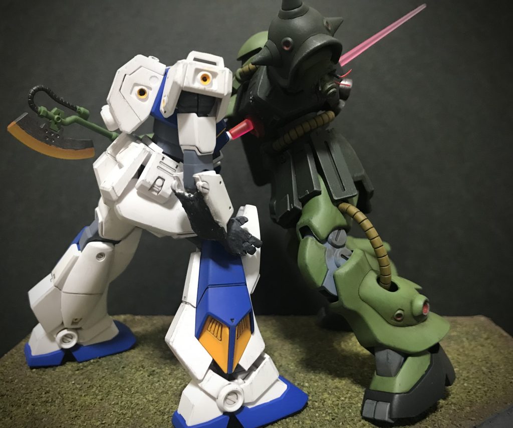 もう少し周りの情景を作り込んでやりたかったのですが、時間が取れずコンパクトに作りました。ザク2 改は全体をウォッシングとウェザリングをしてますが、アレックスは軽くウェザリングのみとしています。