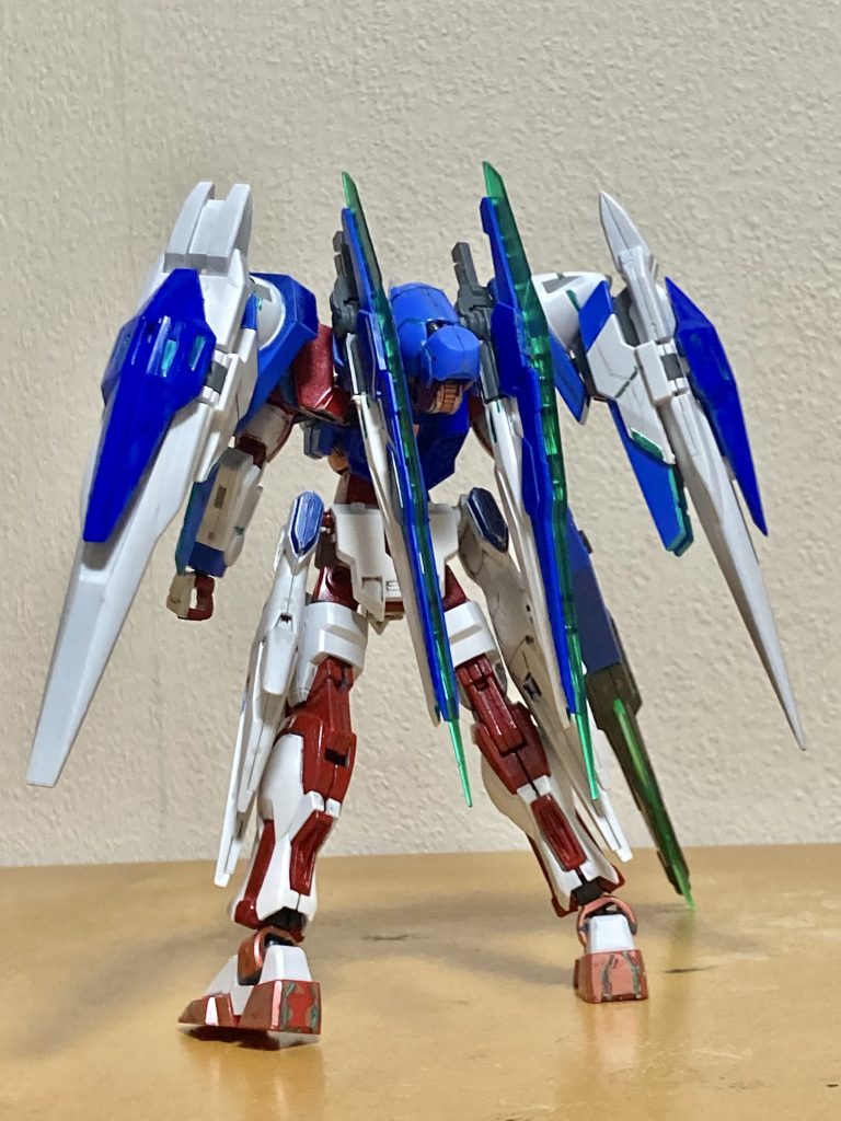 オーライザーの基部を取っ払ってアスタロトの左腕を取り付けました。これがGNドライブO(ゼロ)です。パイロットの脳に直接未来の情報を送りこむみたいな設定です。(ダブルオーをどう強化するか→GNドライブをふやそう→名前はどうしよう→トリプルオーはなんかダサい…→追加の1つをゼロと呼ぼう→ゼロといえばウィングガンダムのゼロシステム…みたいなノリです)