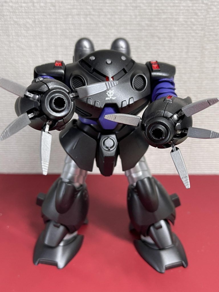 両手クローの肉抜き穴はプラ板で埋めてあります 