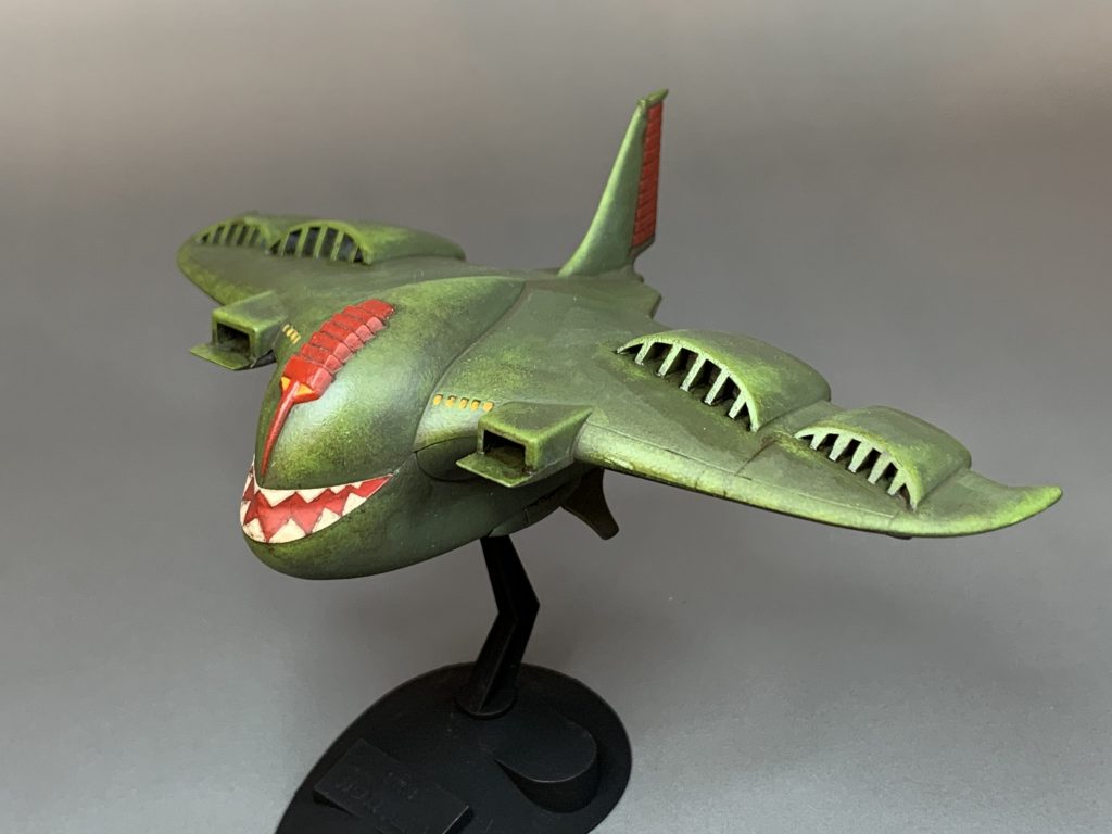 一部赤で塗り分けし、シャークマウス塗装を施しました。