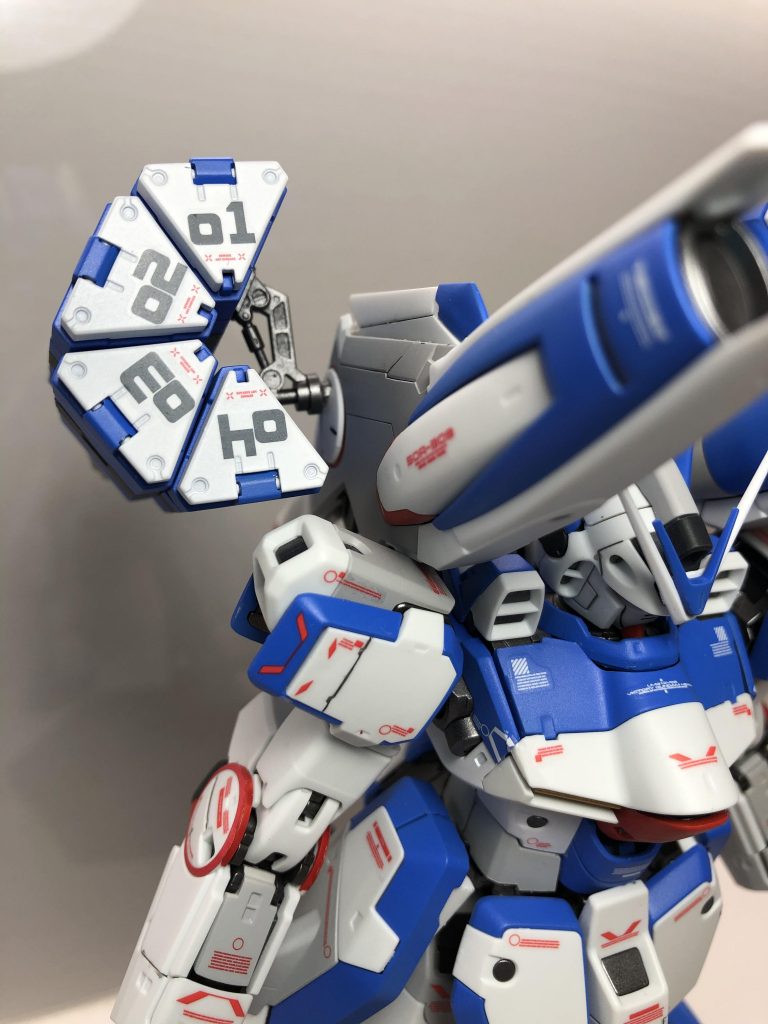 ミサイルポッドのナンバリングデカール、かなりお気に入りです。これを貼りたいがために、この武装を選びました。