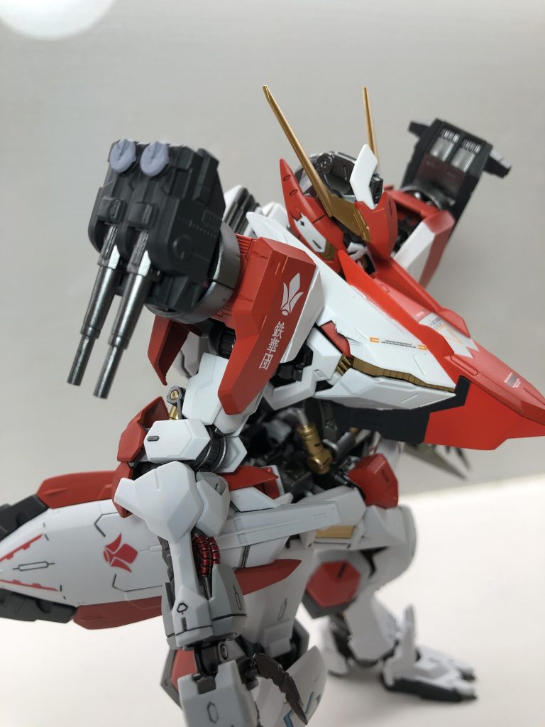 肩のところが、物足りなかったので、機関砲を追加しました。