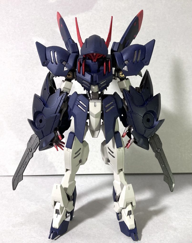 最初にオプション装備を。30MMの戦国オプションにある大型ショルダーを大型の手甲にしました。ラミネートコートでシールドにもなり、武装も付いている攻防一体兵装です。