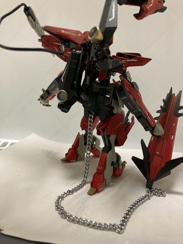 大型メイスは取り外して手持ち武器にもなります。投げつけることも可能。