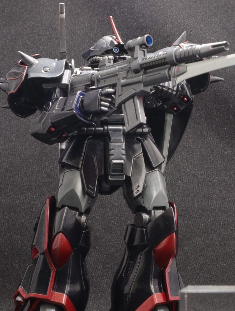 試作型ビームライフルを構えて。F2ザクマシンガンを小改造。