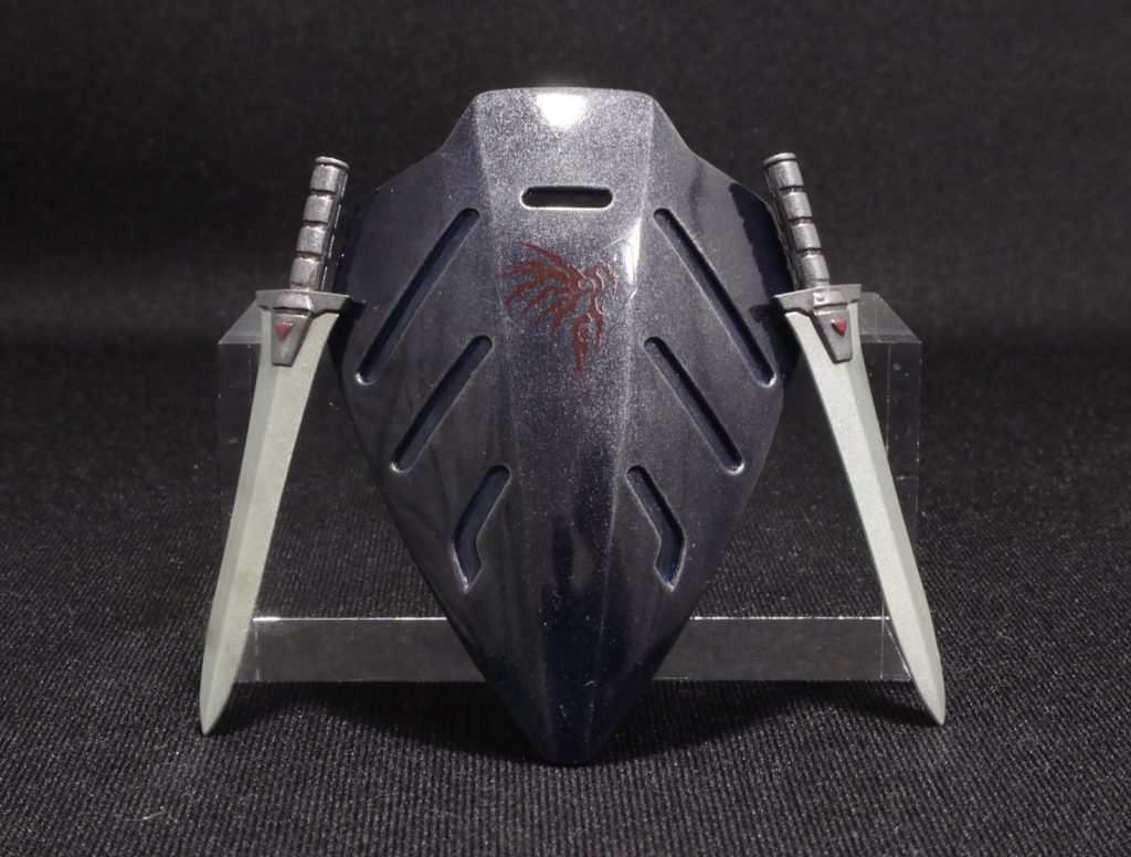 専用シールドとヒートナイフ。シールドは見たままですが、キュベレイの腰バックスカートをかなり薄く削りました。大きさも形状も機体にあった物になったかなと思います。