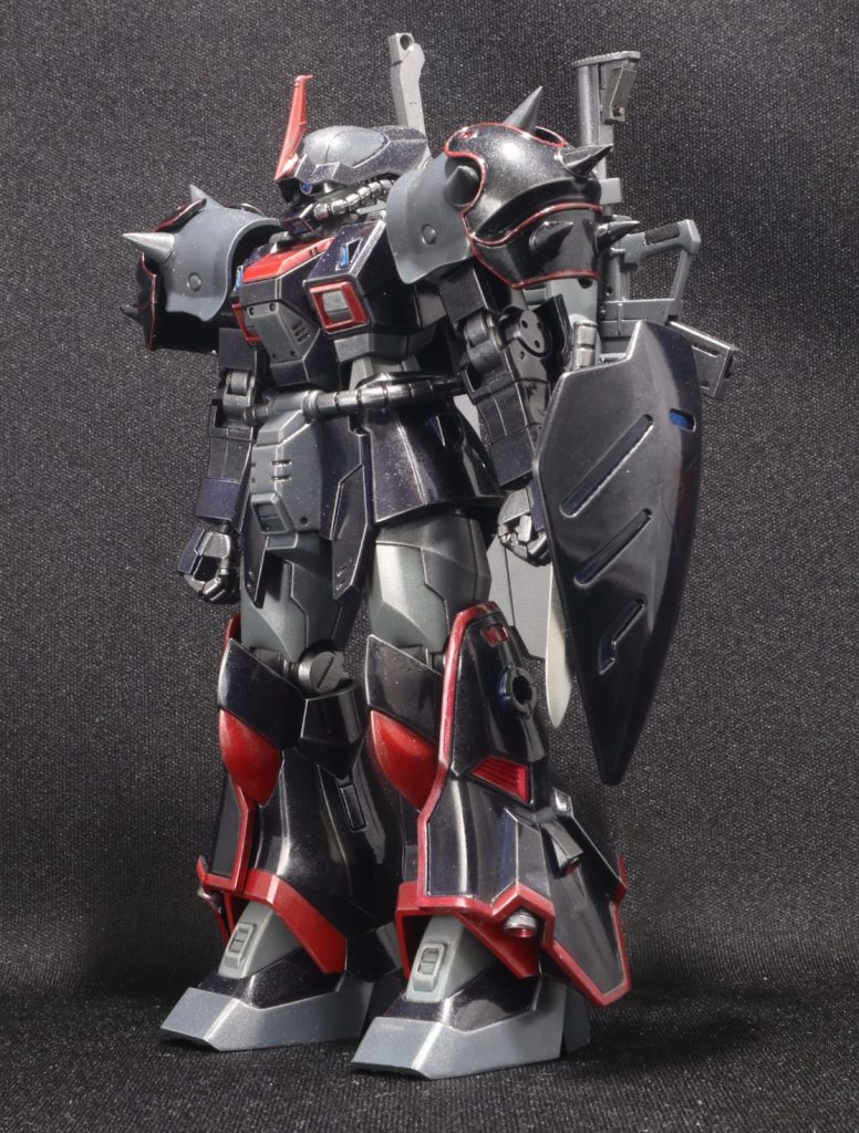 素立ち斜め前から。脚部サイドアーマーと、肩アーマーの縁取り塗装は、シタデル筆塗りです。