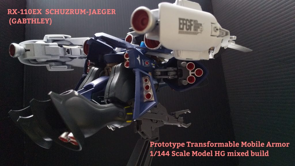 ガブスレイは内蔵されたスラスターを後方一点に集中させ加速性能を最大限利用した一撃離脱戦法を得意とするのに対し、コア・ブースターを追加して加速・攻撃力を強化しました。