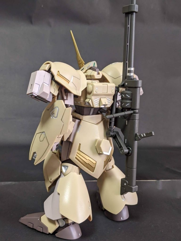 バック基本形態はガンダムエース付録の210ミリ対物ライフルとシールド、ガルバルディのビームライフルとしています。ミッショに合わせ、他の武装を盛っていくかんじです。 ビルドダイバーズで一目惚れしてしまったガルバルディリベイク。ネットで見たサブアーム追加をやってみたいと思い、初めて他キットを改造パーツとして使ってみました。