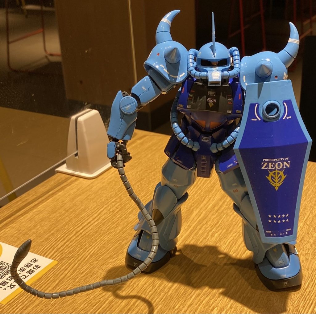 電撃ムチで…ポージング…またぐなよ…