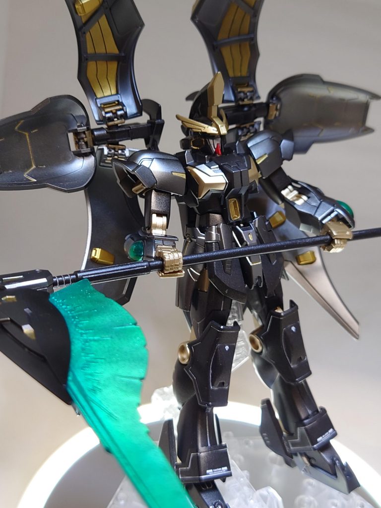 ボディのゴールドが主張し過ぎないようにしました。腕のクリア、ビームサイズはデスサイズのグリーンに近づけました。