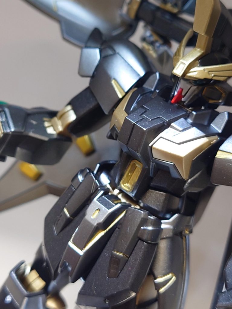 スカート上部、肩、腰周りの黒鉄色との色分けはお気に入りです。