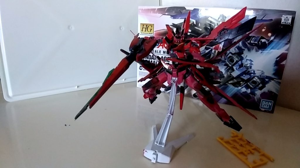 ウイングを展開しながら高速で接近してくるAEG-2!!