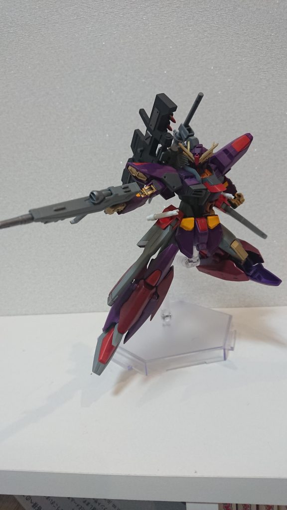 ビームライフルはフリーダムの物をそのまま使っているので、かなりの威力があるはず。(笑)