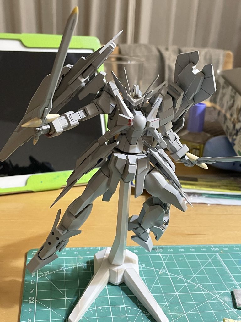 タウバーンは細いのでなるべくスタイルがいいようになるよう考えました。