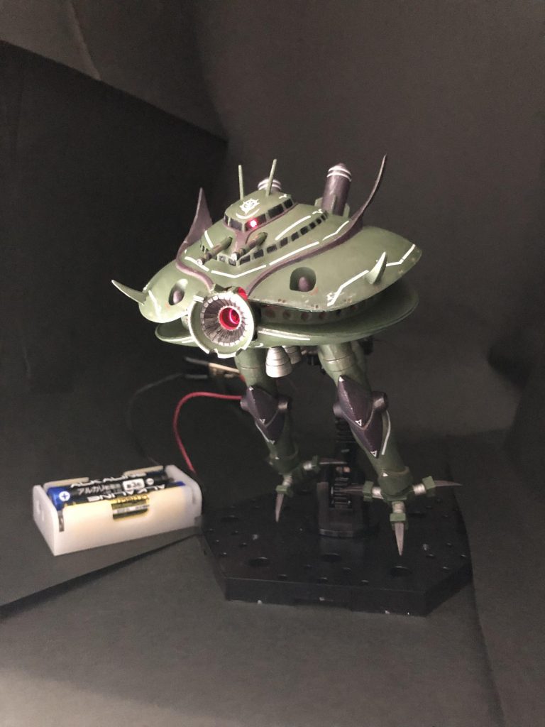 光らすのは簡単ですが、配線が難しかったです。デカールが微妙な感じ…機関銃？はエヴァのエントリープラグです笑