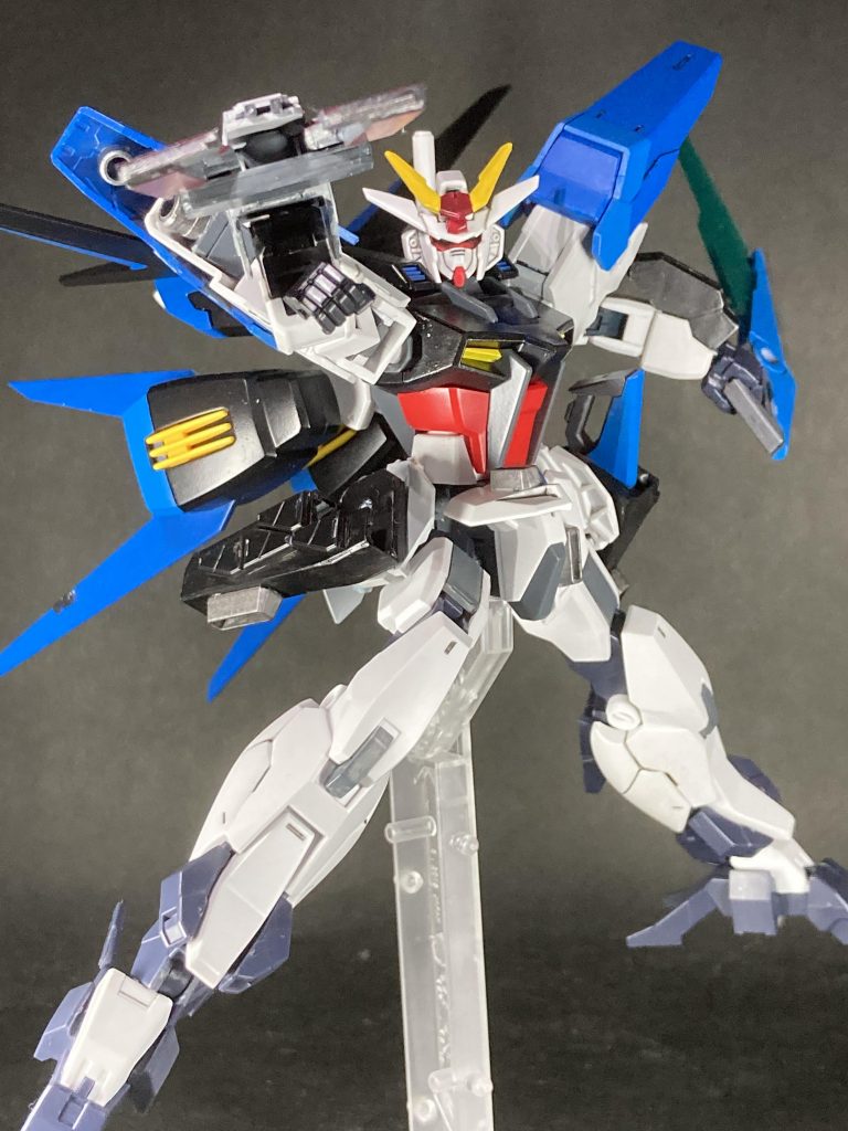 アサルトストライカーの機動性を活かした近接戦闘機体をコンセプトに作成しました。