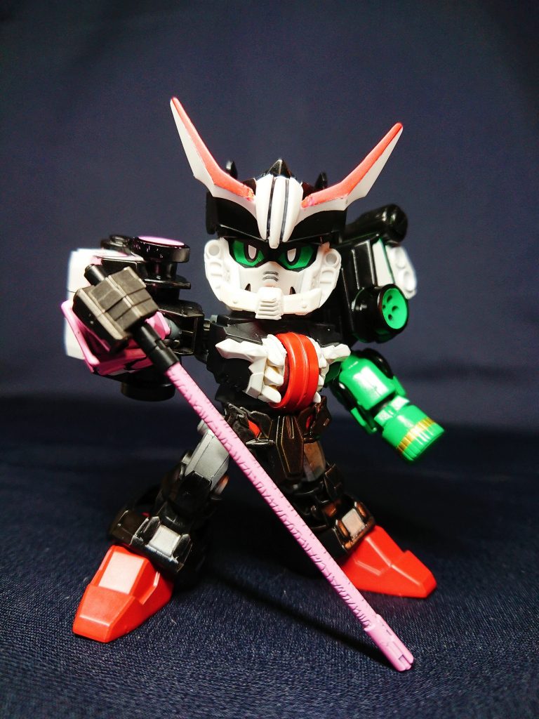 キャプテンシティ警察特殊部隊(ディテクティブ隊)の1人。兄のシーフルパンを止めるべく、特殊部隊上官のディテクティブガンダムの下で日々励んでいる。