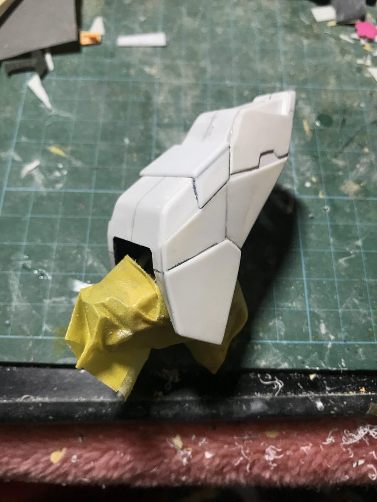 肩もプラ板を貼り貼りして情報を増やしてます1/