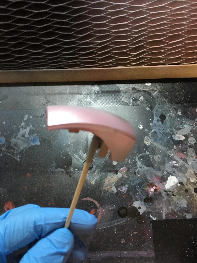 全部シルバー塗ってから、クリアー塗装っていいよね〜。赤は3回、クリアーブラックはなかなかのらなくて15回くらい重ねました。