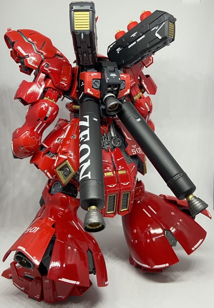 斜め後ろタンクにZEONのデカールとバーニアを付けてみました