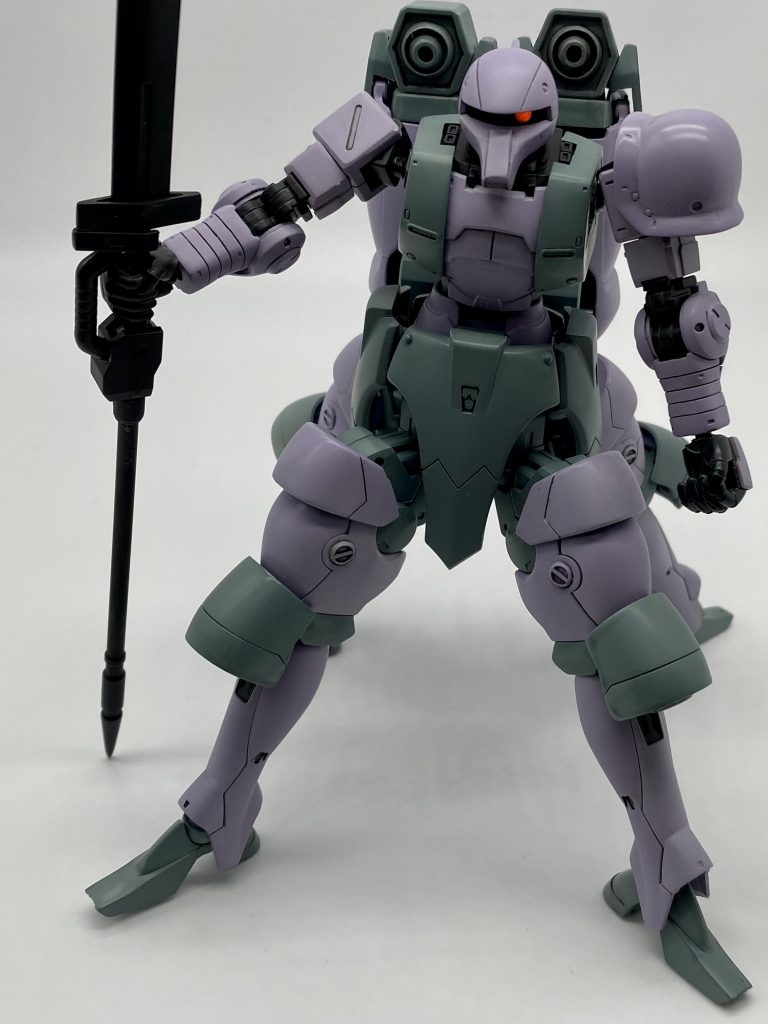 ナギナタ装備で足が四脚なのでなんとなく女性が乗るイメージのカラーリングにしました。