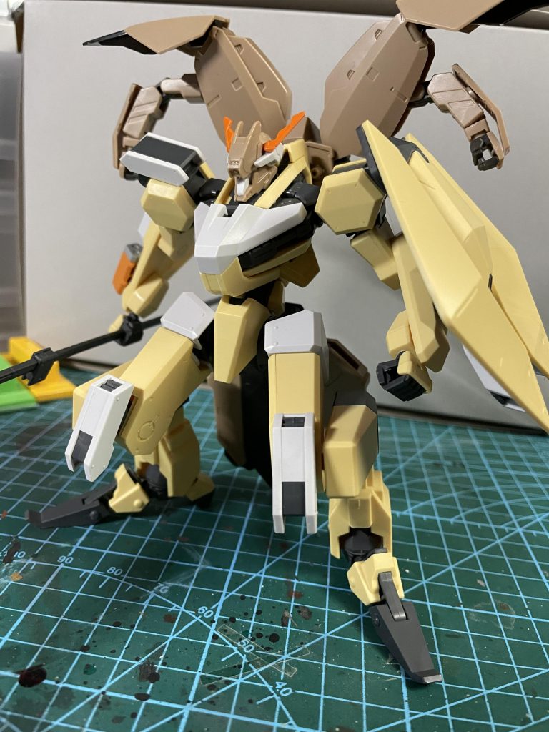 簡単改造でポンポンつけられるバンダイ同士なのでミキシングもしやすいですね