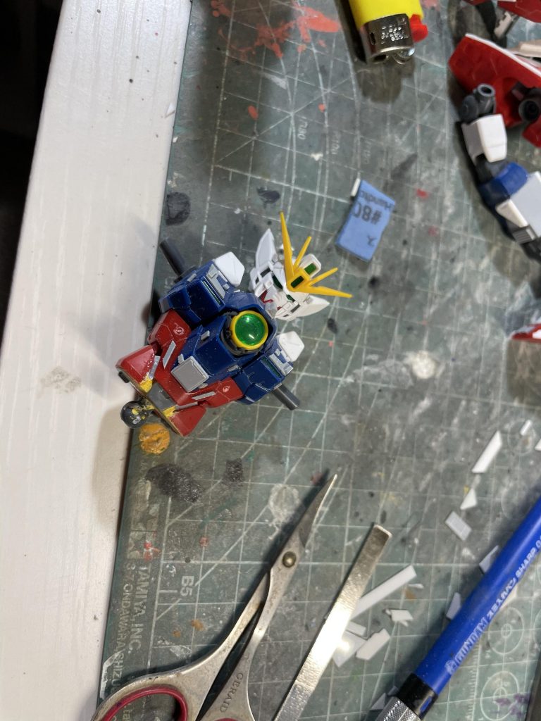 ハイヒール化で身長が高くなって胴も延長しています。