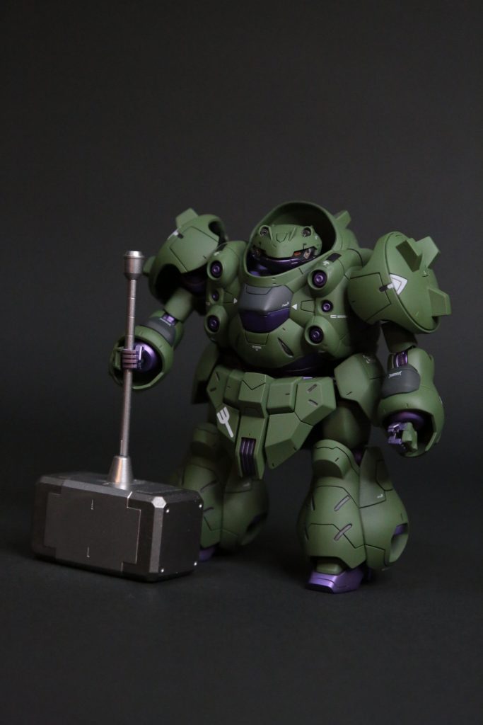 グシオンハンマー　床置き　カメラ目線