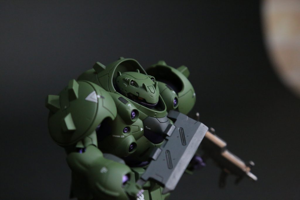 MSオプションセットが手に入らないのですが　塗装済みグシオンチョッパーをフォロワー様からご厚意でいただきました　照明を当てると良い感じに刃が目立ってかっこいいです　いつかアックスも持たせてあげたいです