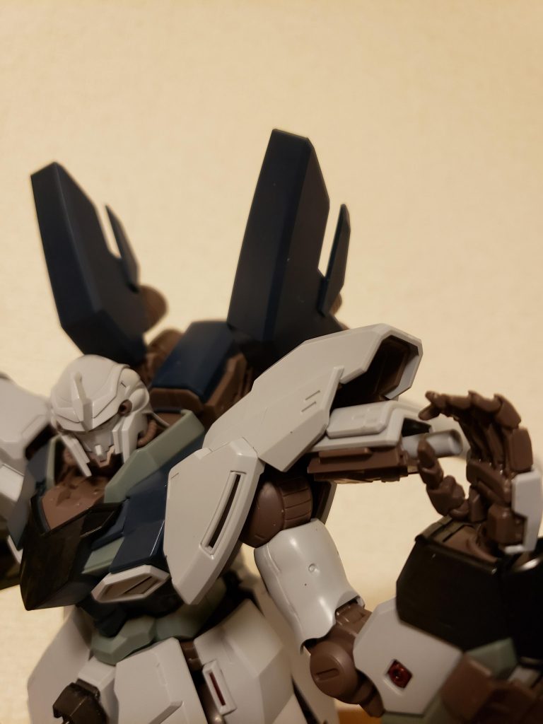 サーベルラックは肩に(2年前のやつです)ちなみに取り外したりつける時めんどくさいです